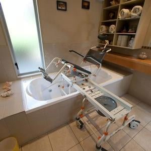 ShowerBuddy TubBuddy with Tilt